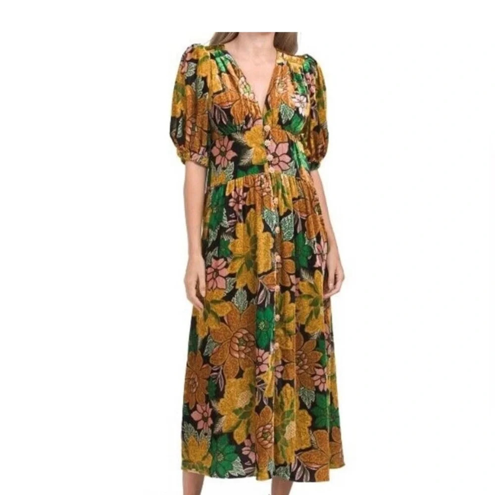 NWT Farm Rio||Garden Velvet MIDI Dress. As seen on Kelly Clarkson. Daisy…